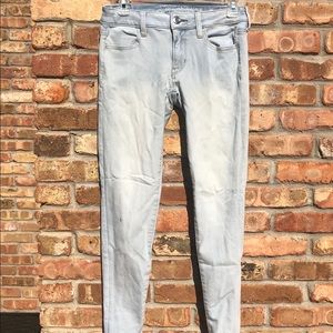 AMERICAN EAGLE LIGHT WASH JEGGINGS